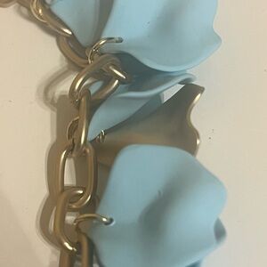 ZENZII GOLD TONE POWDERED RESIN BLUE PETALS NECKLACE SIGNED